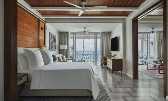 Crescent Wing: Luxury Beachfront Room
