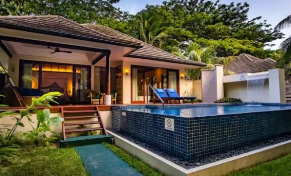 King Deluxe Beachfront Pool Villa