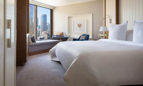 Deluxe City Room