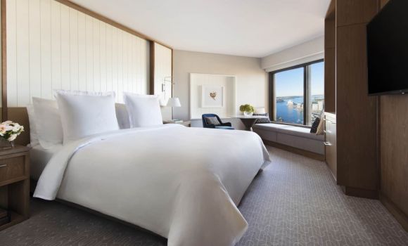 Deluxe Full Harbour Room