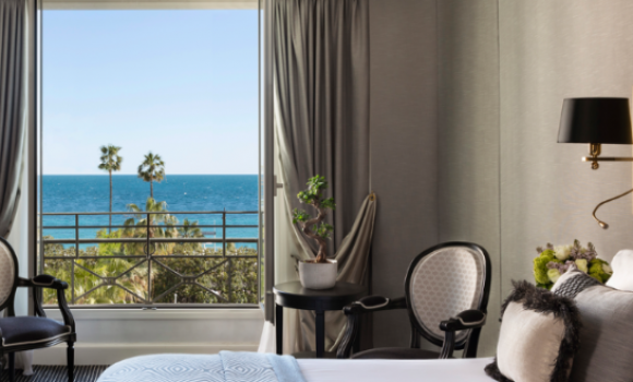 Deluxe Sea View Suite