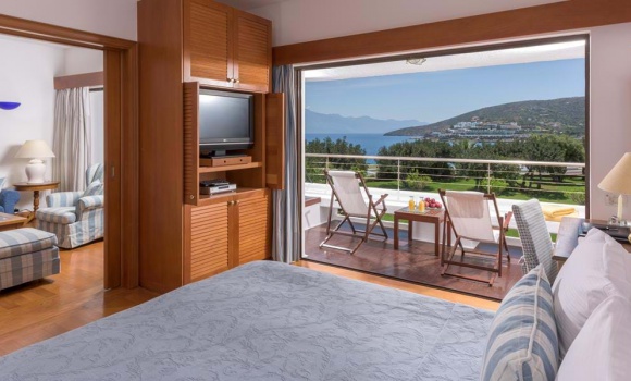 Deluxe Hotel Suites Sea View (One Bedroom & Sitting Room Separate)