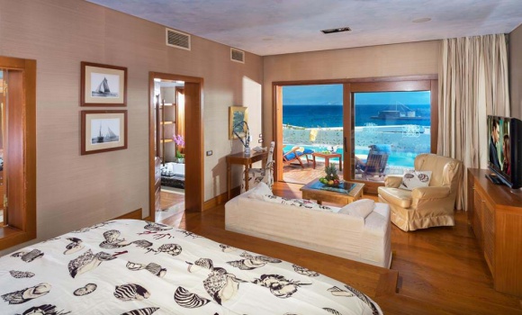 Island Suites Sea View with Private Heated Pool