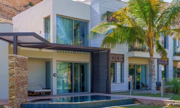 Four Bedroom Ocean Villa with Garden and Pool