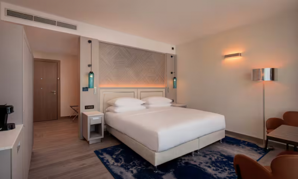 King Deluxe Room with Balcony and Sea View