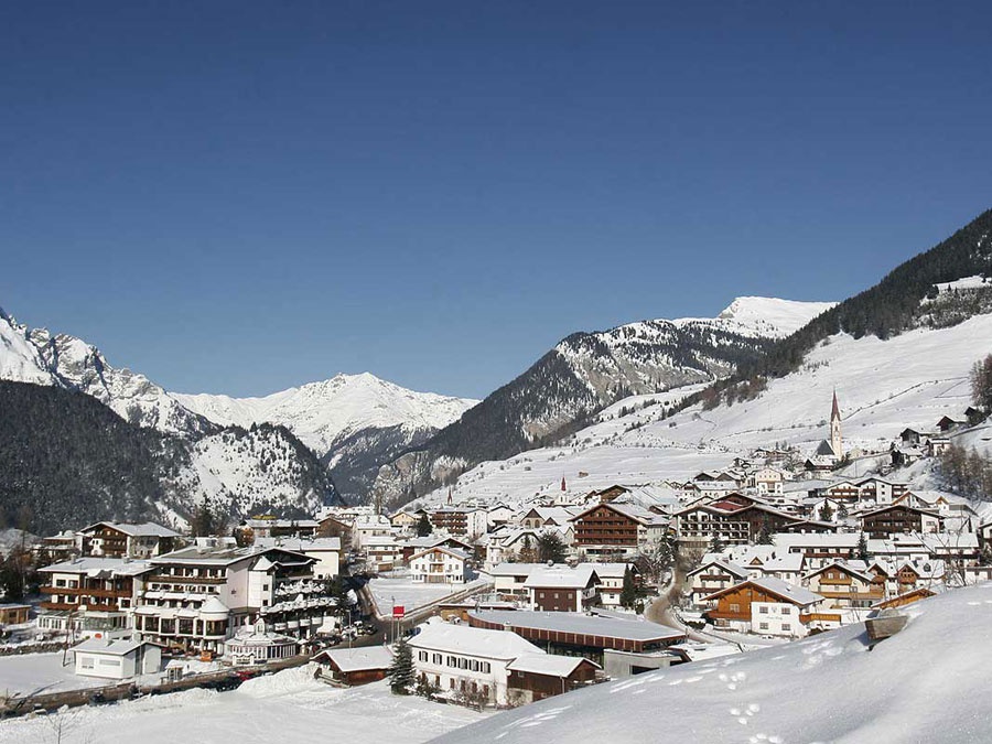 Курорт в швейцарском кантоне вале. Курорт Bad Zell , Австрия. Австрия лыжный курорт Наудерс. Горнолыжные курорты Кантона Вале. Кантоне Вале курорт.