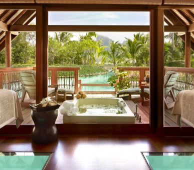 Фото Four Seasons Resort Bora Bora (Французская Полинезия, о. Бора Бора) 5