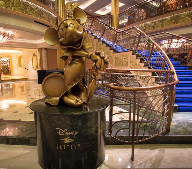 Фото Лайнер Disney Fantasy (Круизы, Disney Cruise Line) 4