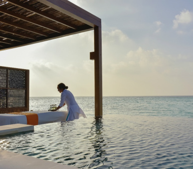 Фото Four Seasons Resort Maldives At Kuda Huraa 38