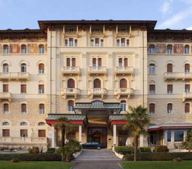 Фото Grand Hotel Palazzo Della Fonte (Италия, Фьюджи) 1