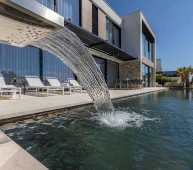 Photo Luxury Beachfront Villa Smart Sienna 2