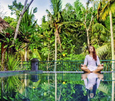 Yoga and aurved in Bali