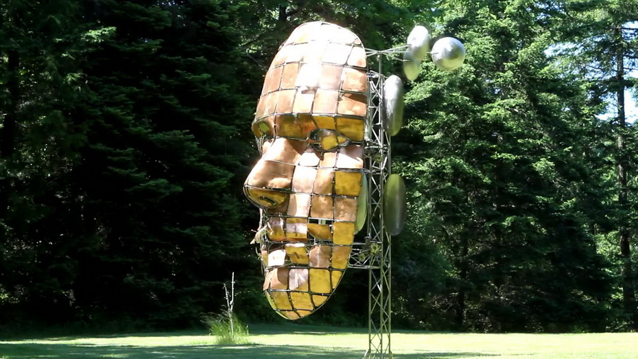 В Дубае появились две кинетические скульптуры Энтони Хоу